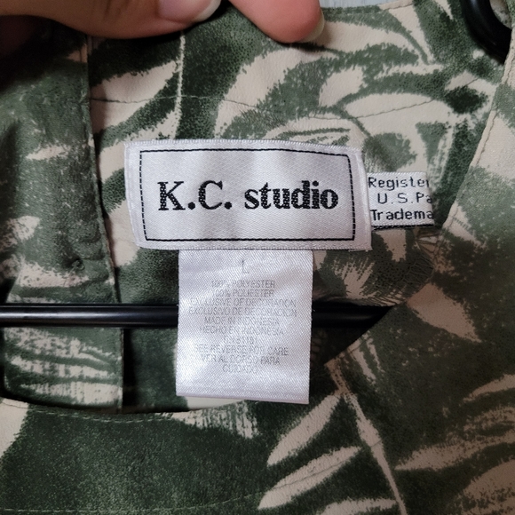 K.C Studio Womens Green Tropical Leaves Print Blouse Size L - Picture 6 of 6